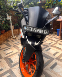 Black/white/orange KTM RC 390