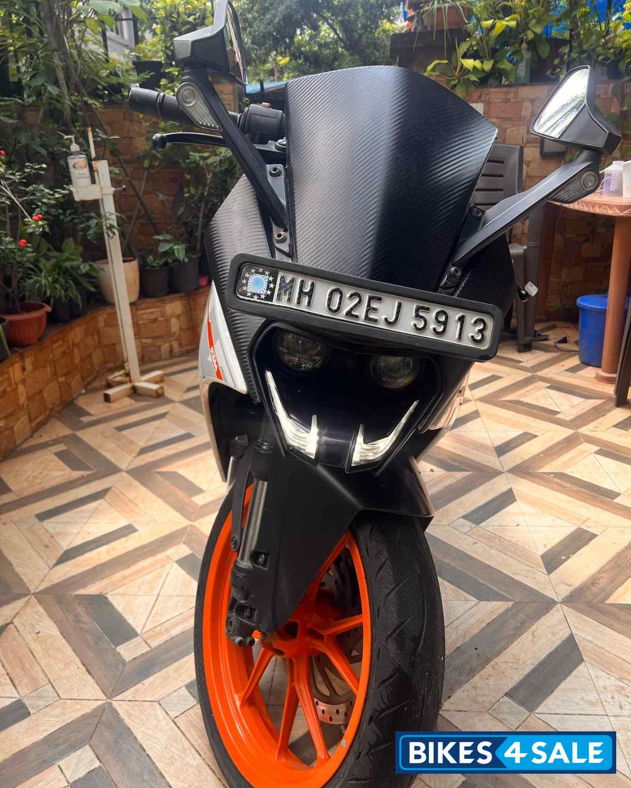 Black/white/orange KTM RC 390