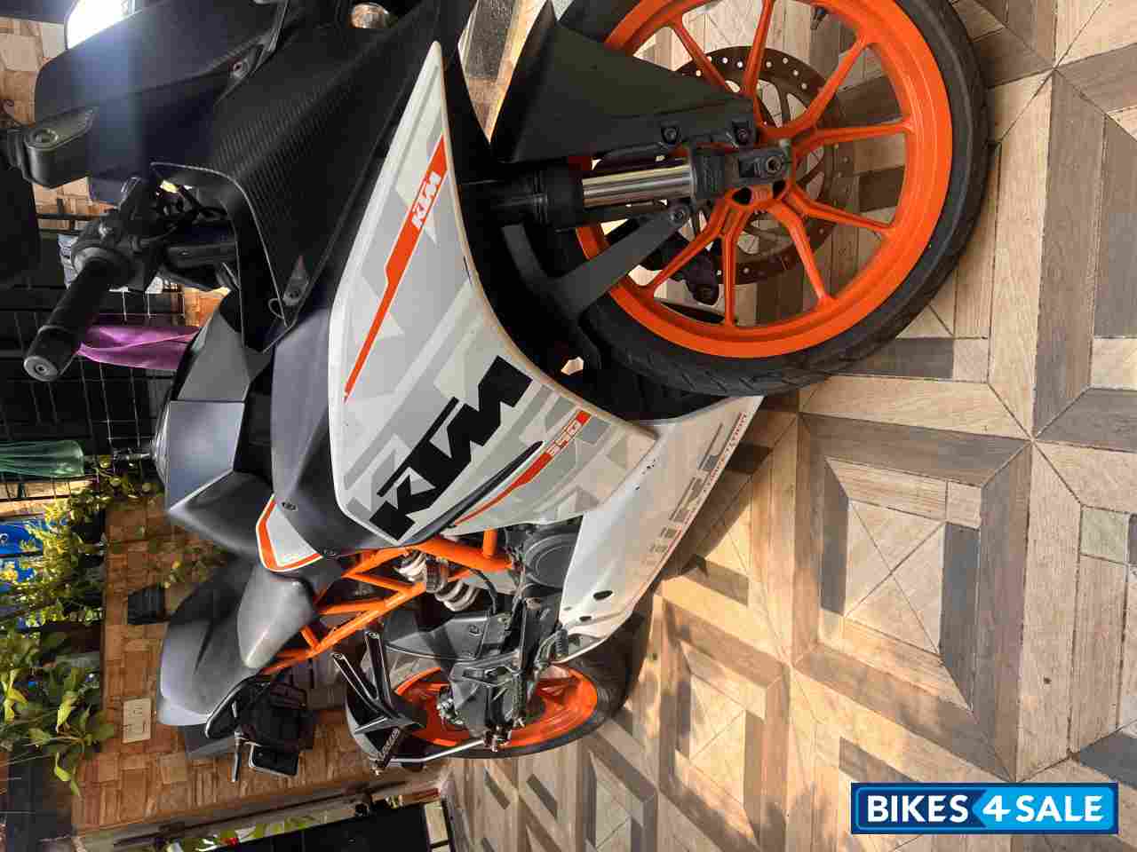 Black/white/orange KTM RC 390