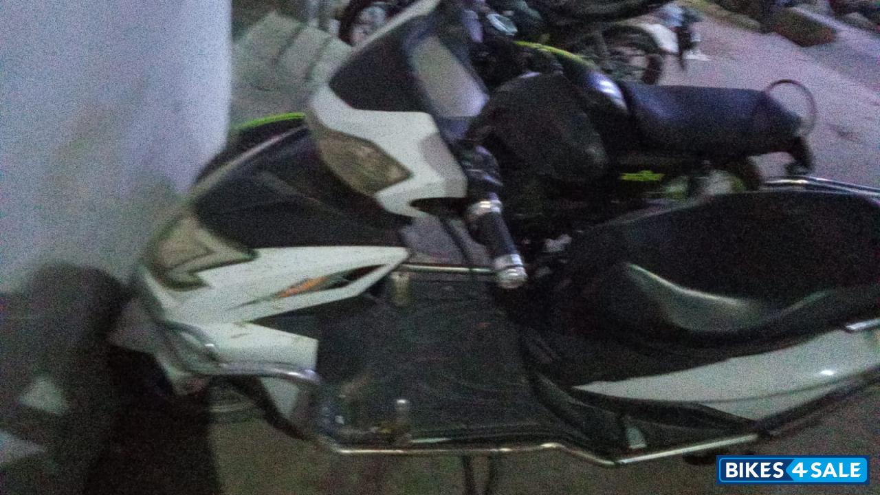 White Amo Jaunty Plus