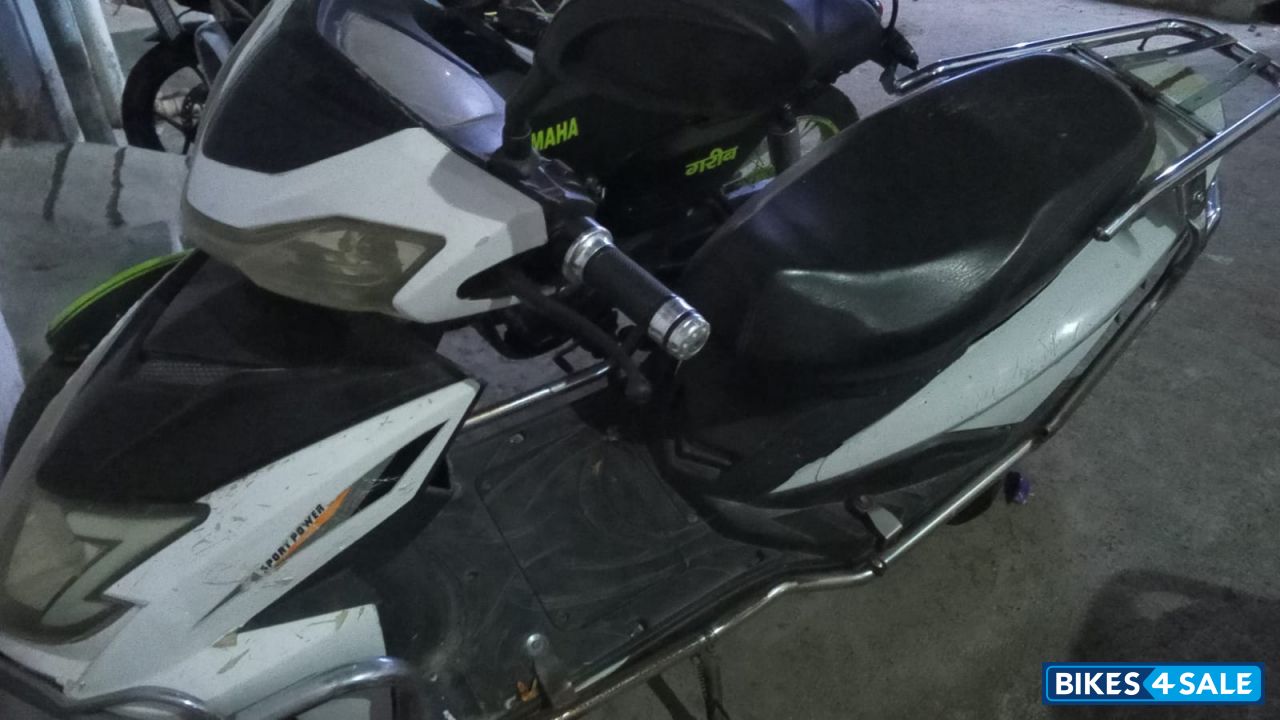 White Amo Jaunty Plus White Amo Jaunty Plus