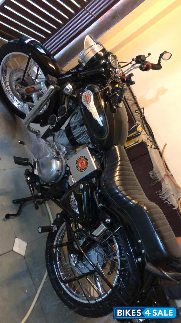 Black Royal Enfield Bullet Standard 350
