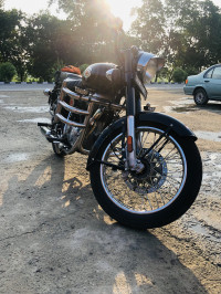 Black Royal Enfield Bullet Standard 350