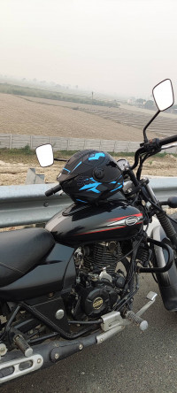 Black Bajaj Avenger 220 DTS-i