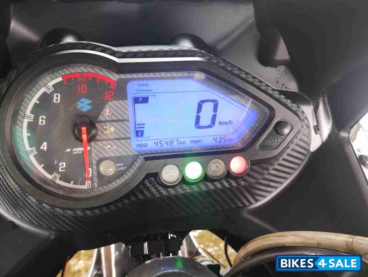 Ebony Black Met Bajaj Pulsar 220F