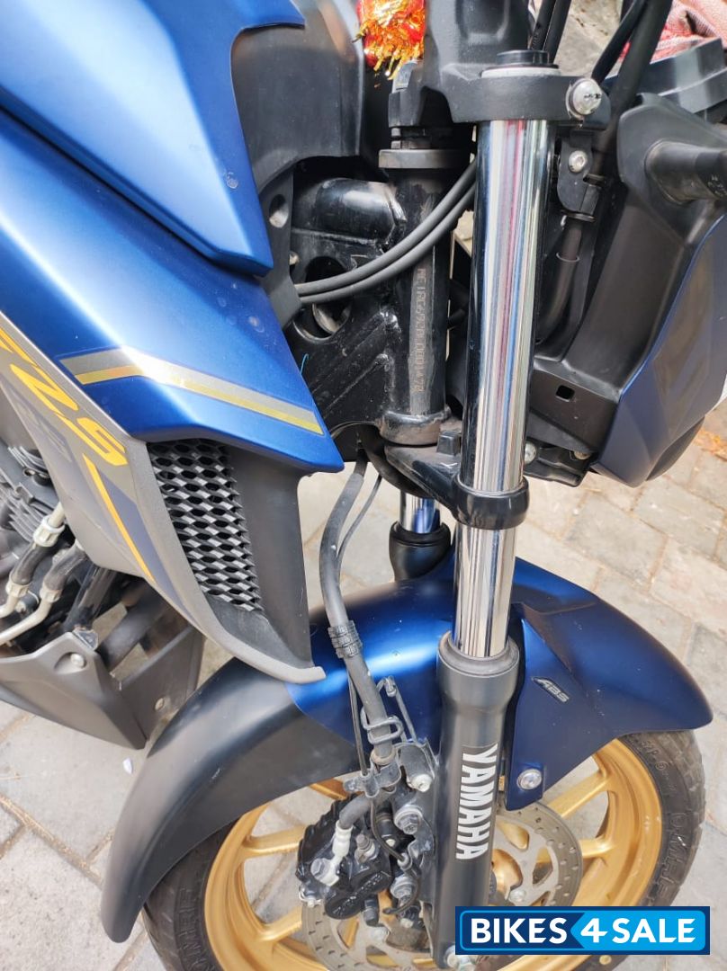 Blue Yamaha FZS 25