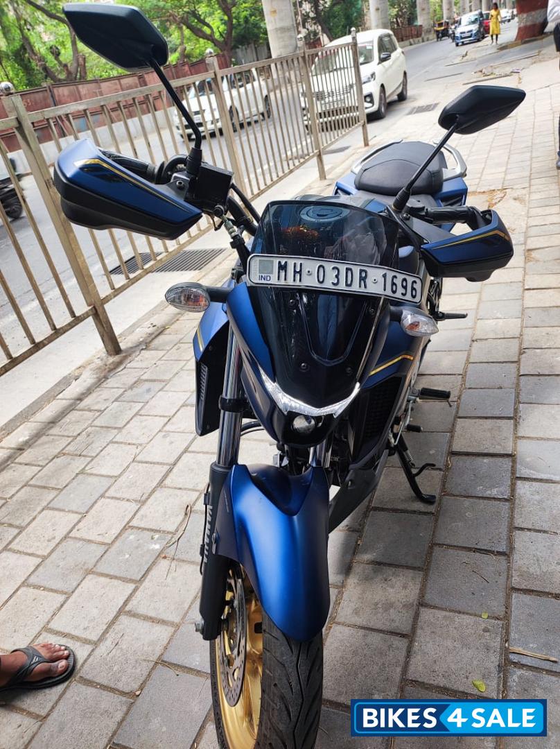 Blue Yamaha FZS 25