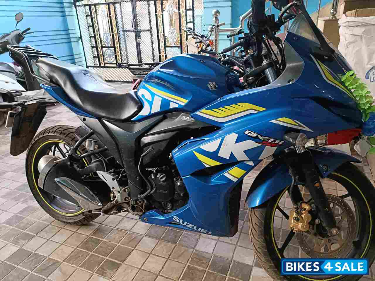 Blue Suzuki Gixxer SF Fi