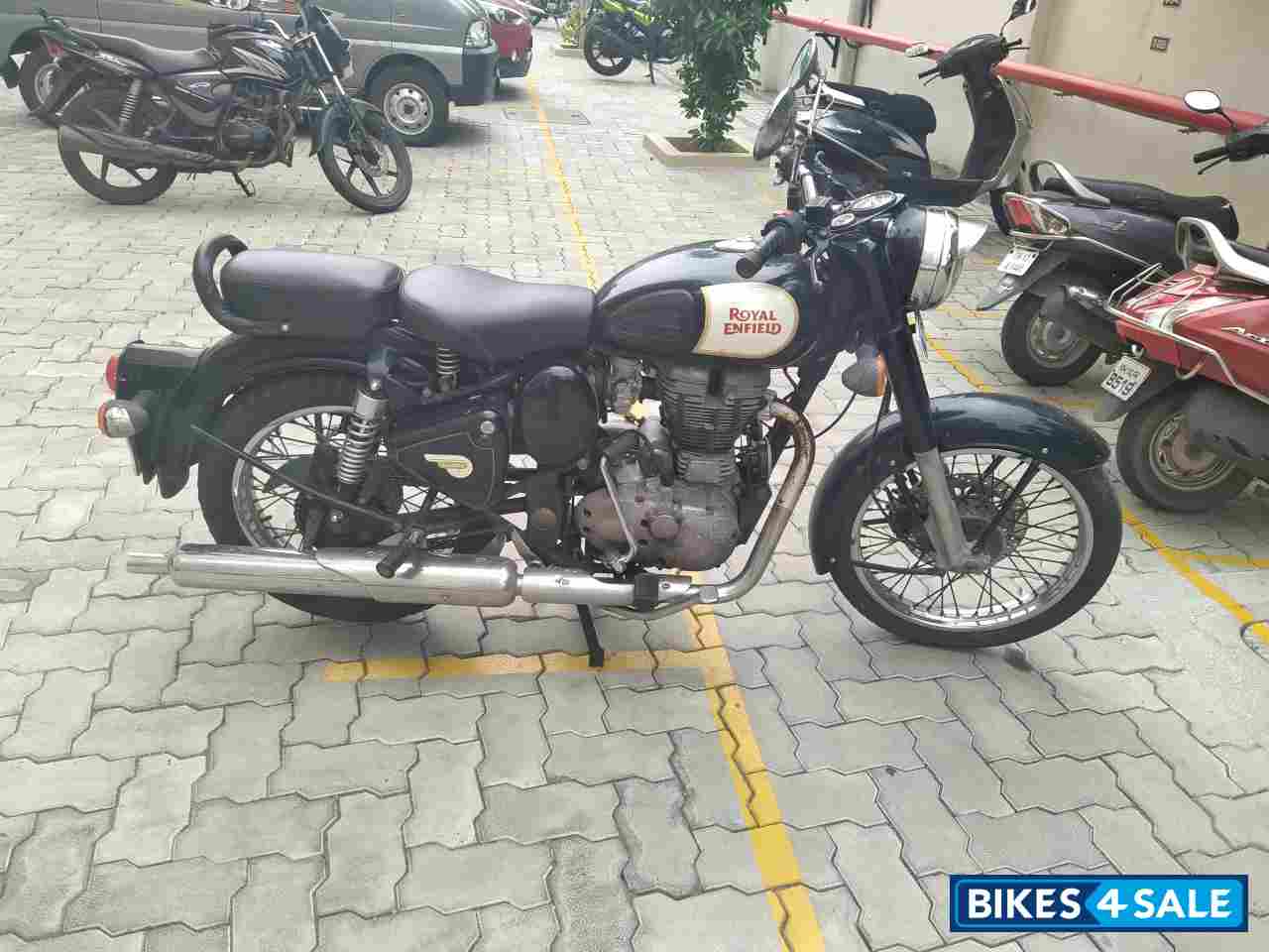 Black Royal Enfield Classic 350