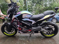 Moonlight White Bajaj Dominar 400