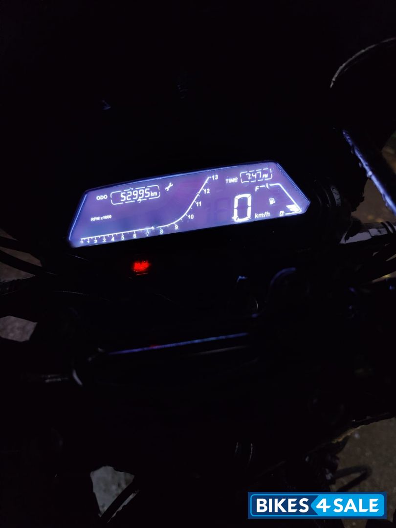 Moonlight White Bajaj Dominar 400