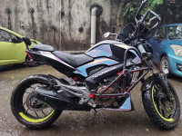 Moonlight White Bajaj Dominar 400