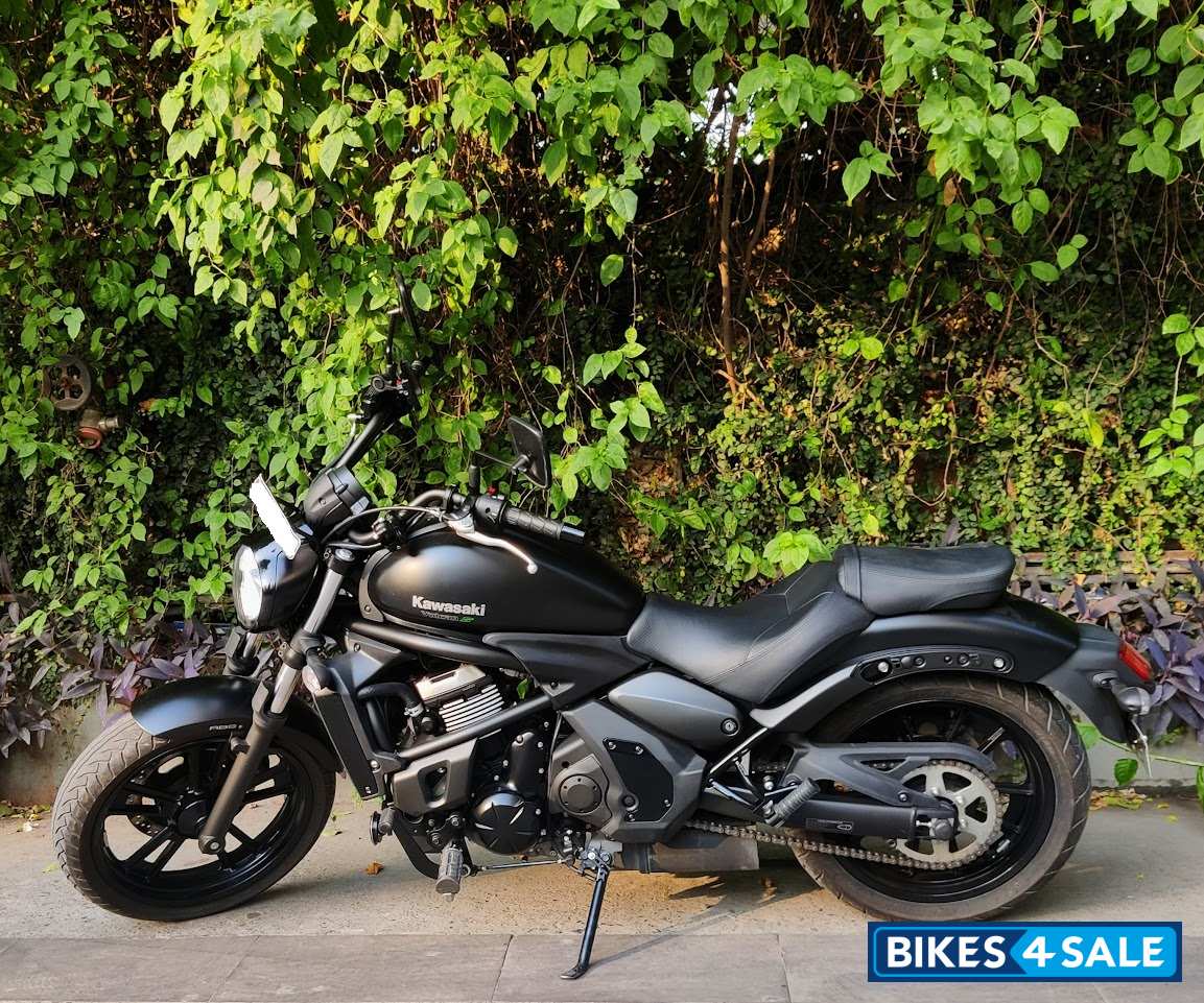 Black Kawasaki Vulcan S 650