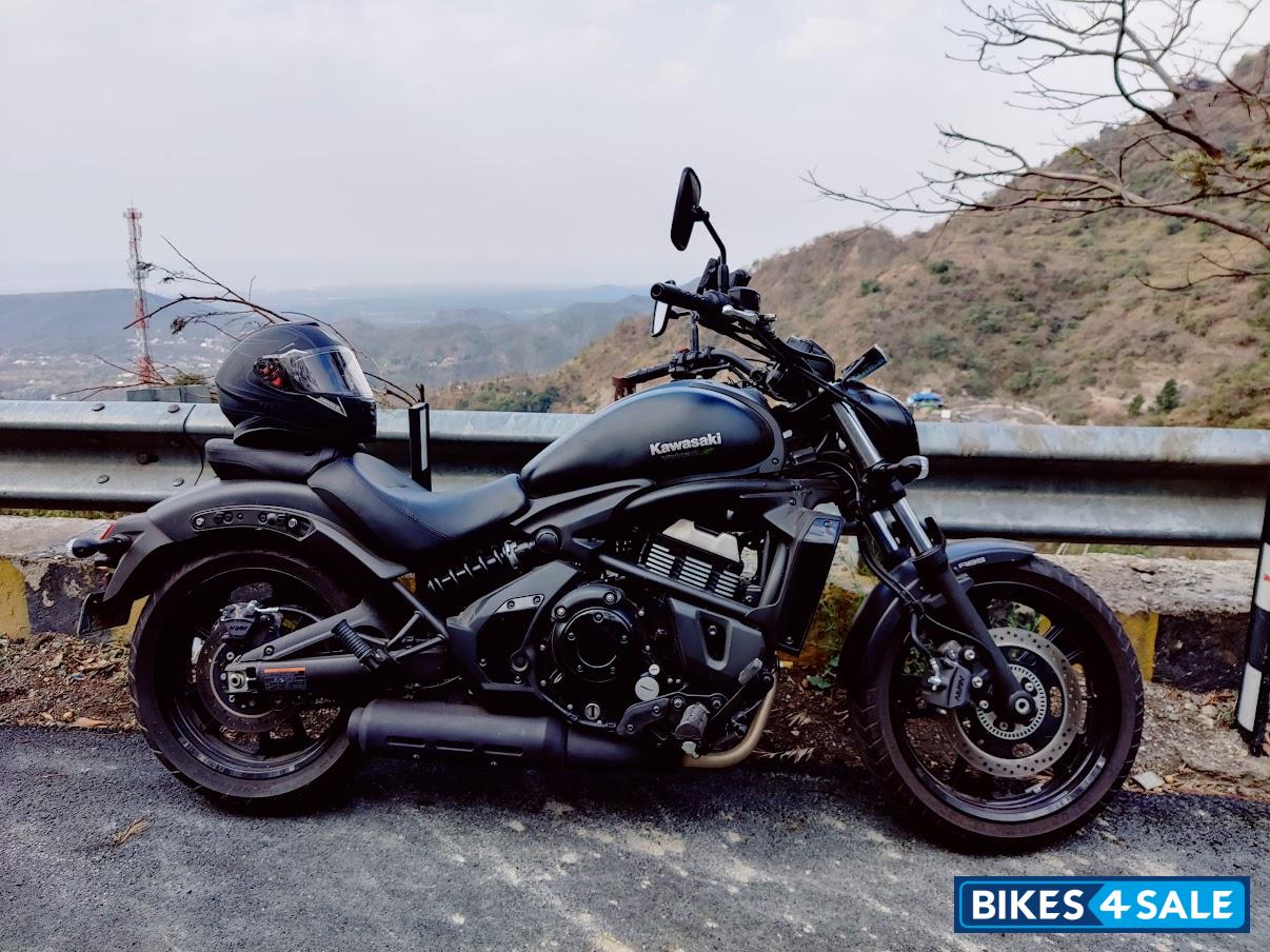 Black Kawasaki Vulcan S 650