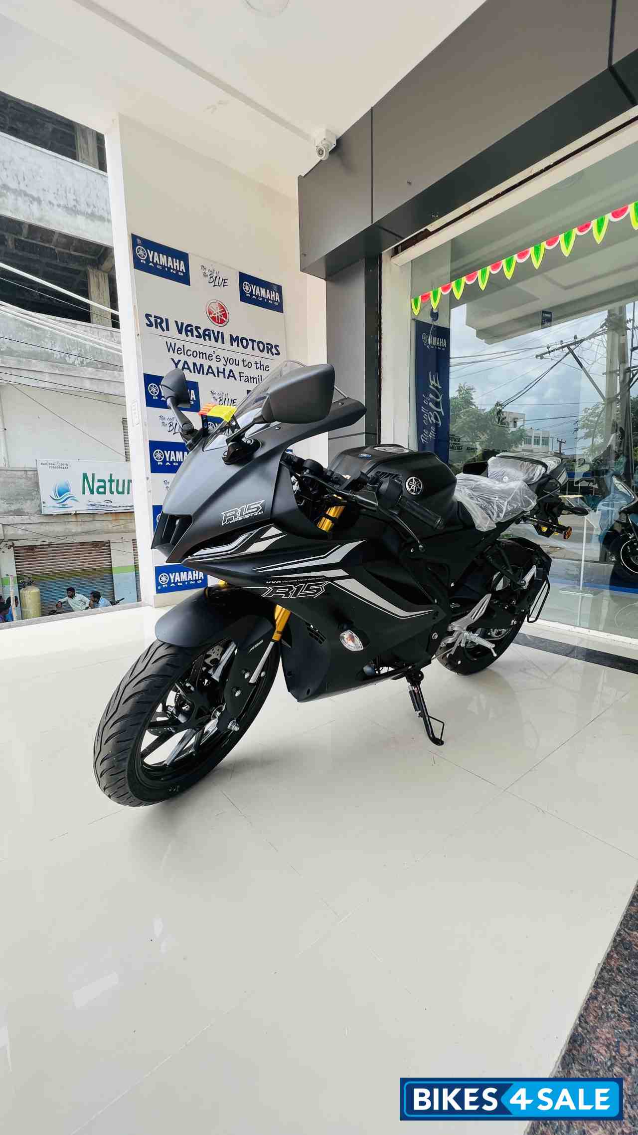 Dark Knight ( Black ) Yamaha R15 V4