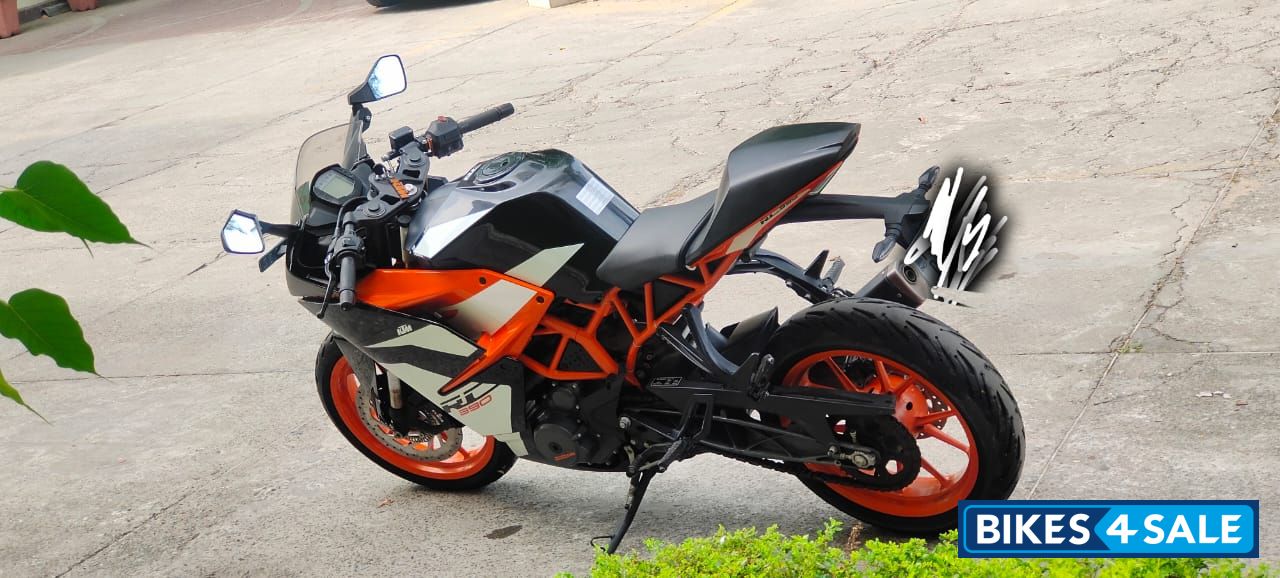 Black & Orange KTM RC 390