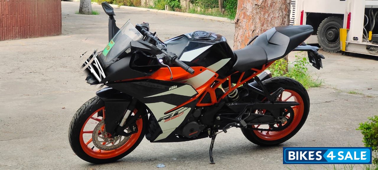 Black & Orange KTM RC 390