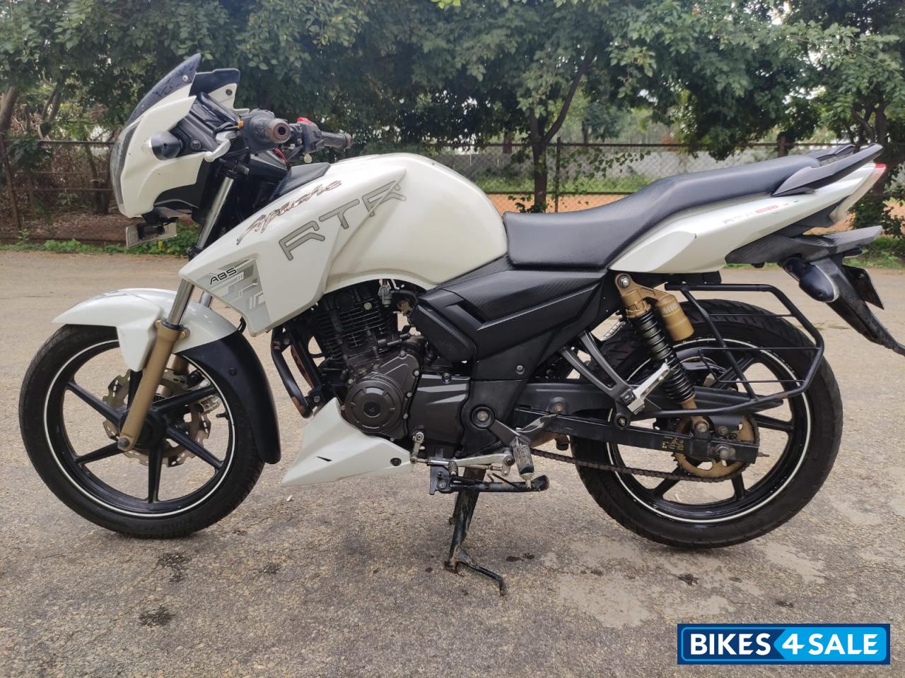 White TVS Apache RTR 180 ABS