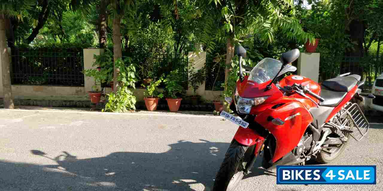 Red Honda CBR 250R ABS