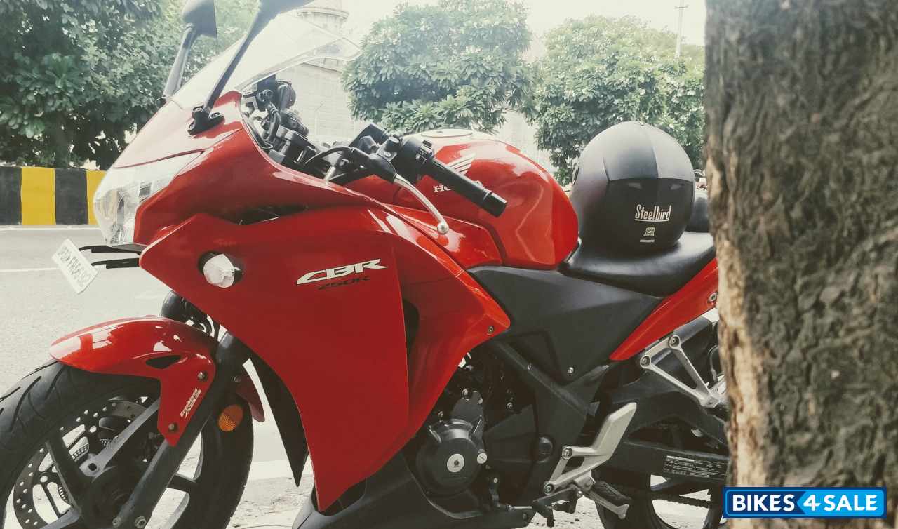 Red Honda CBR 250R ABS