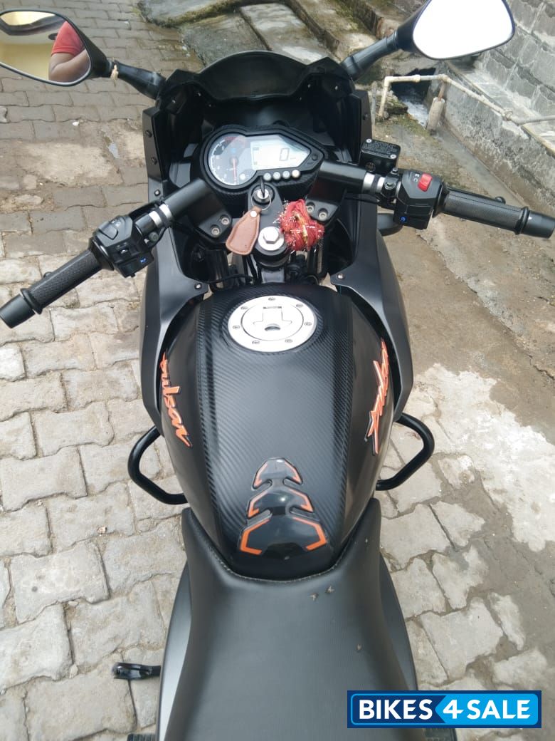 Bajaj Pulsar 180F Neon