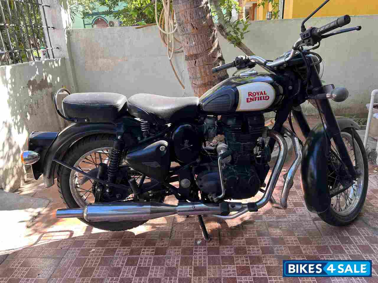Black Royal Enfield Classic 350 Black Royal Enfield Classic 350