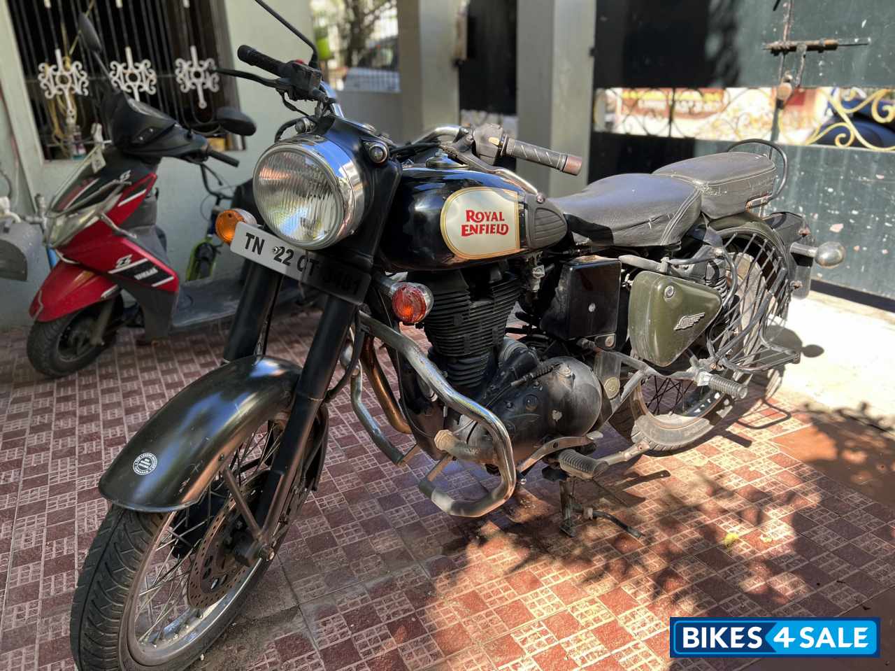 Black Royal Enfield Classic 350 Black Royal Enfield Classic 350