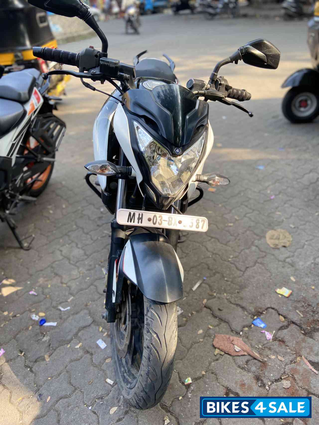 White Bajaj Pulsar 200 NS