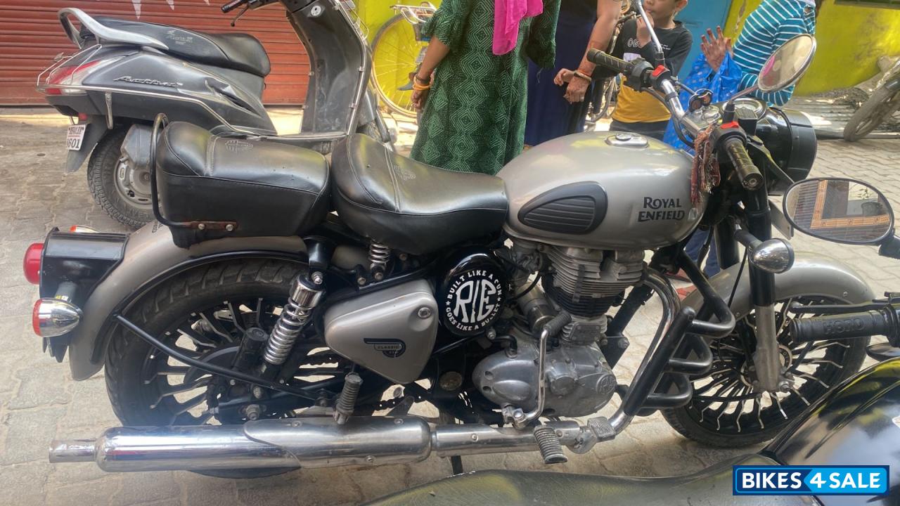 Royal Enfield Classic Gunmetal Grey Royal Enfield Classic Gunmetal Grey