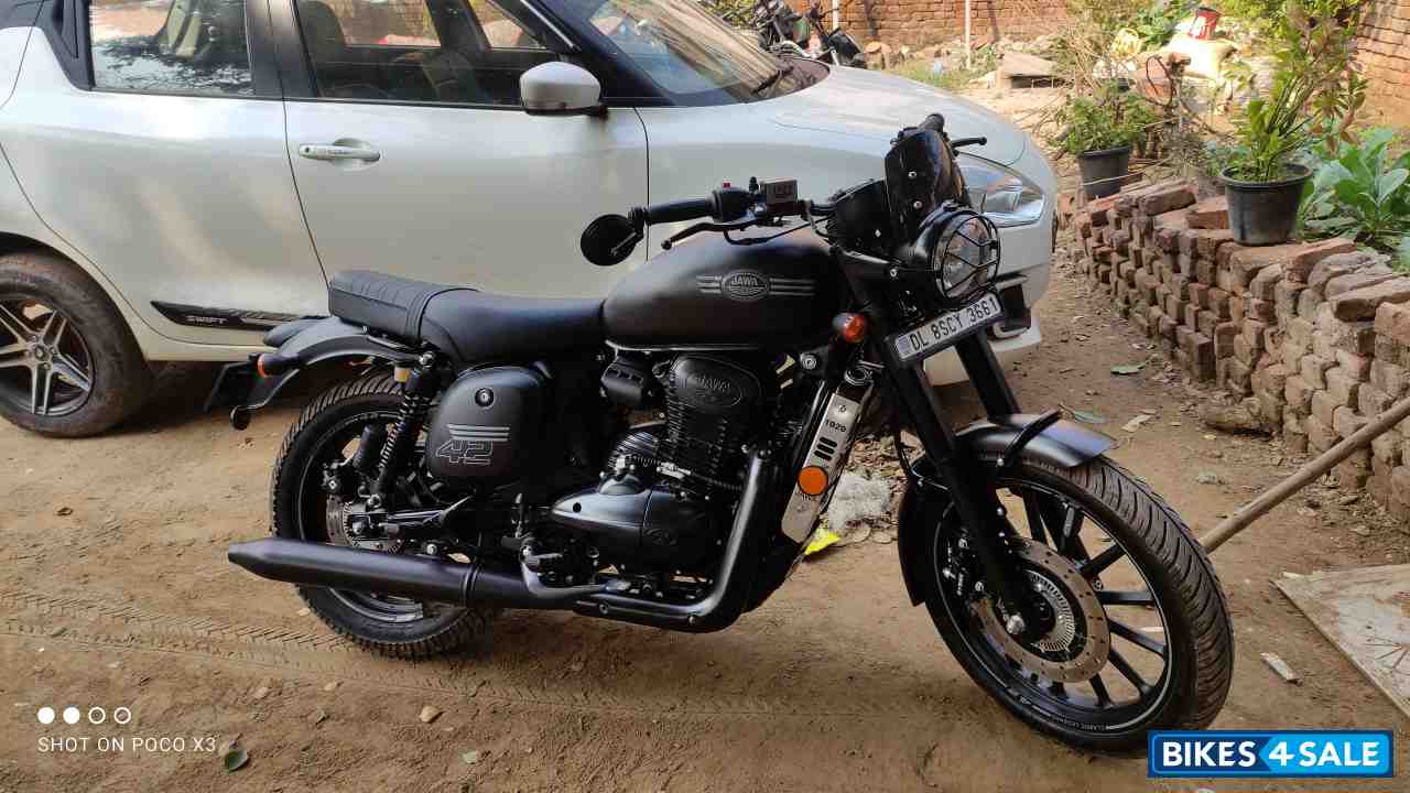 Jawa 42 Dual Channel ABS AllStar Black