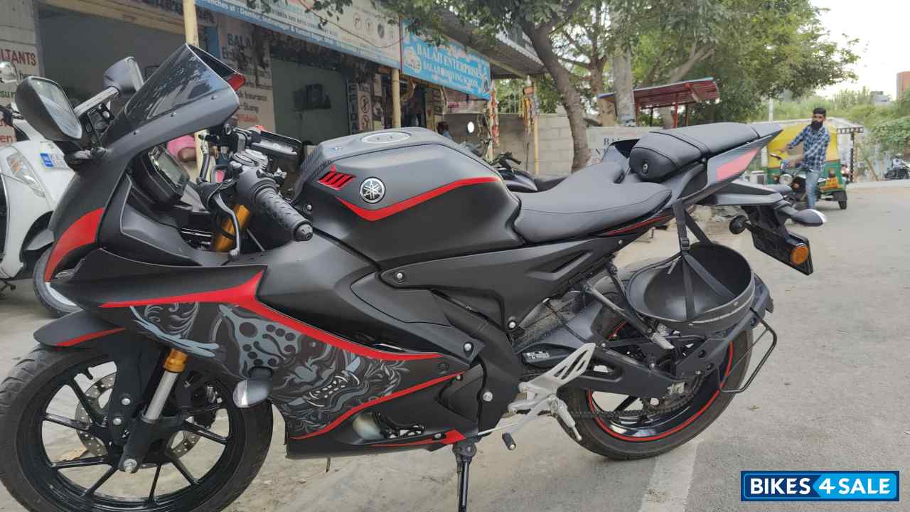 Yamaha R15 V4