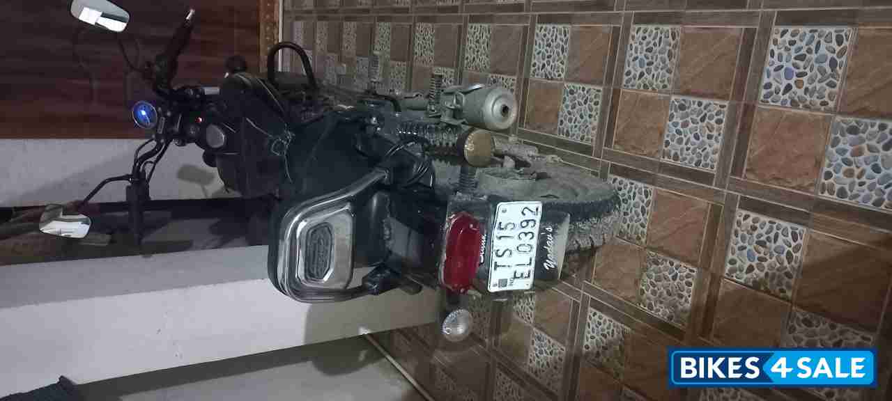 Blue Bajaj Avenger Street 150