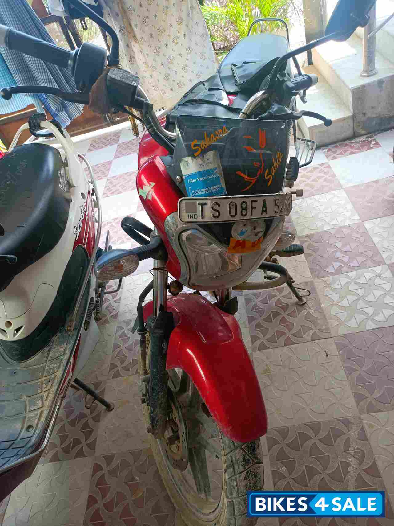 Red Bajaj V15