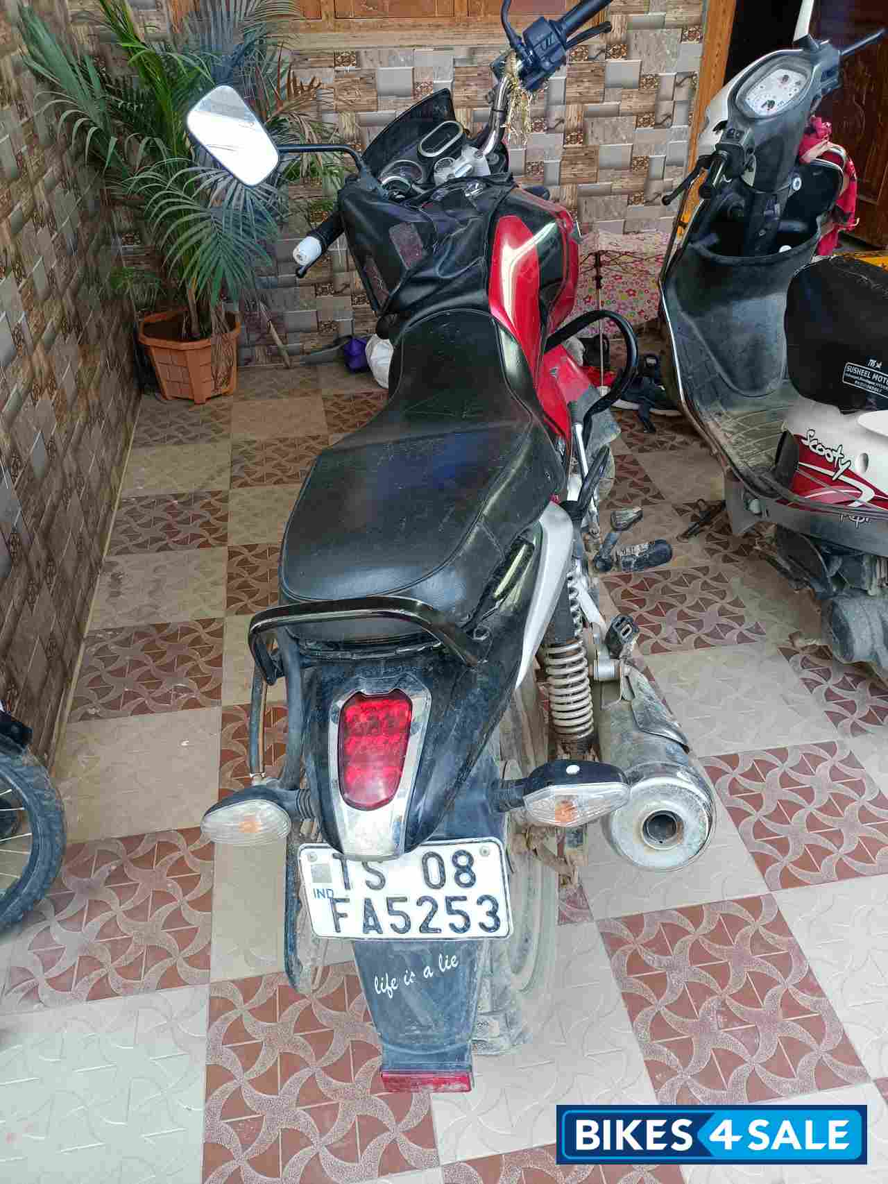 Red Bajaj V15 Red Bajaj V15
