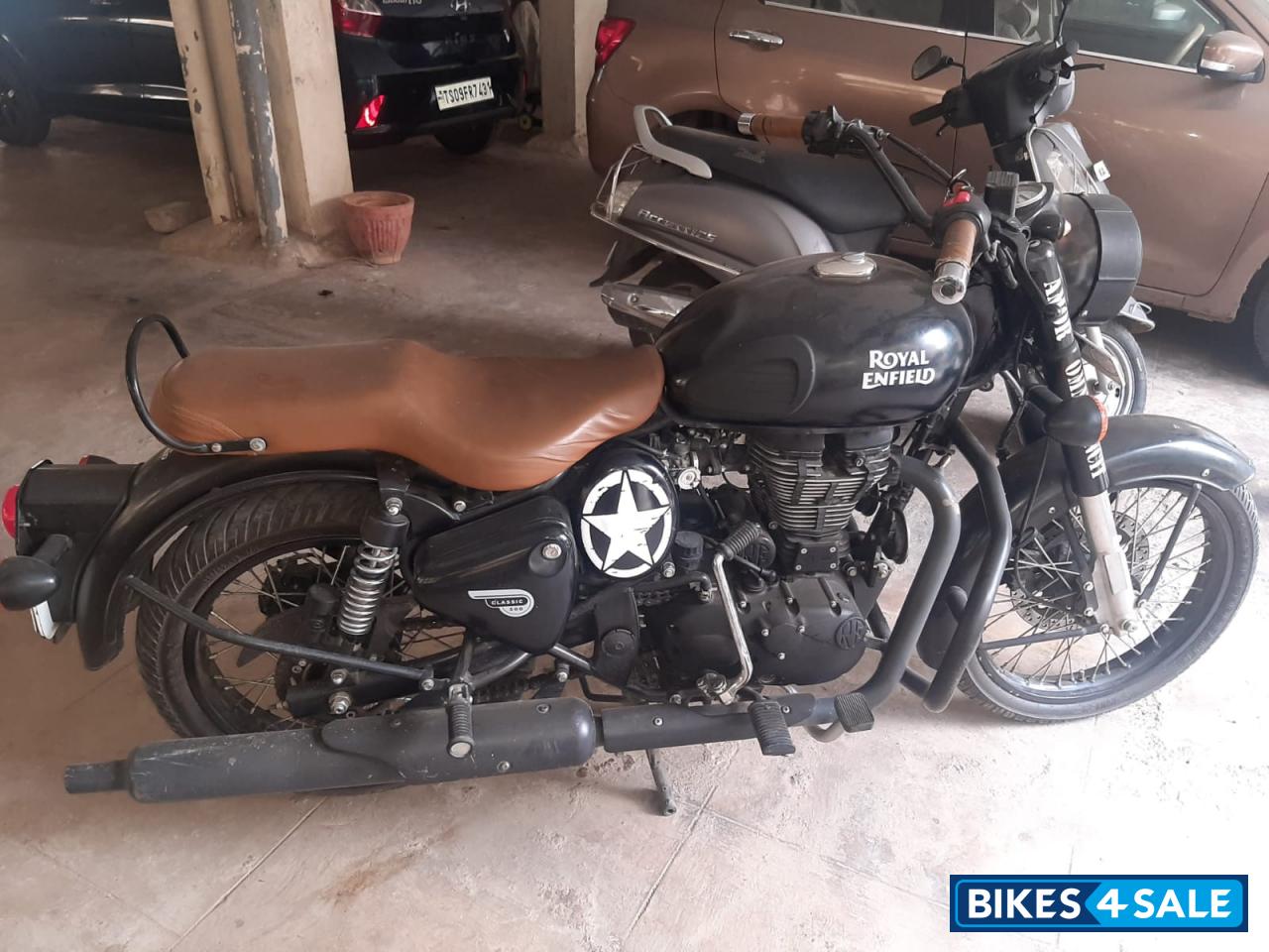 Royal Enfield Classic Stealth Black