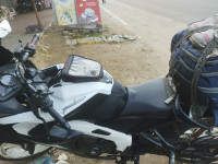 White Bajaj Pulsar RS 200 BS6