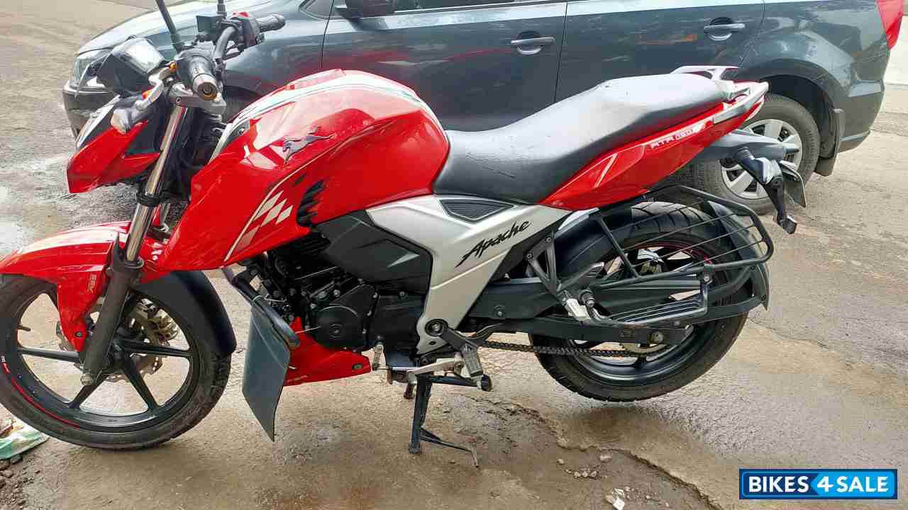 Red TVS Apache RTR 160 4V BS6
