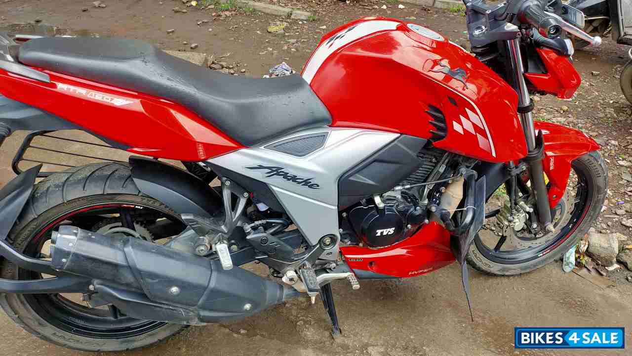 Red TVS Apache RTR 160 4V BS6