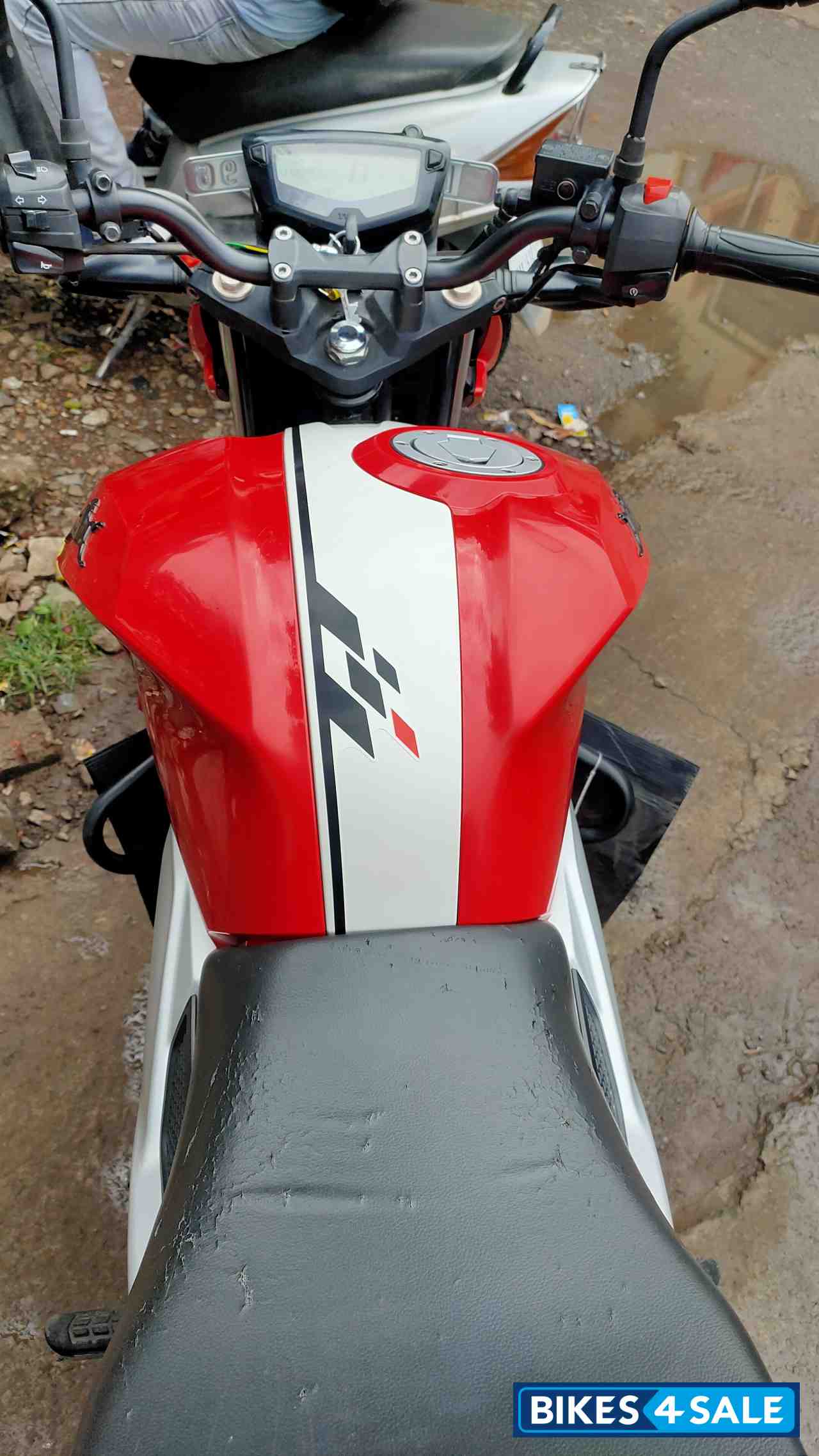 Red TVS Apache RTR 160 4V BS6