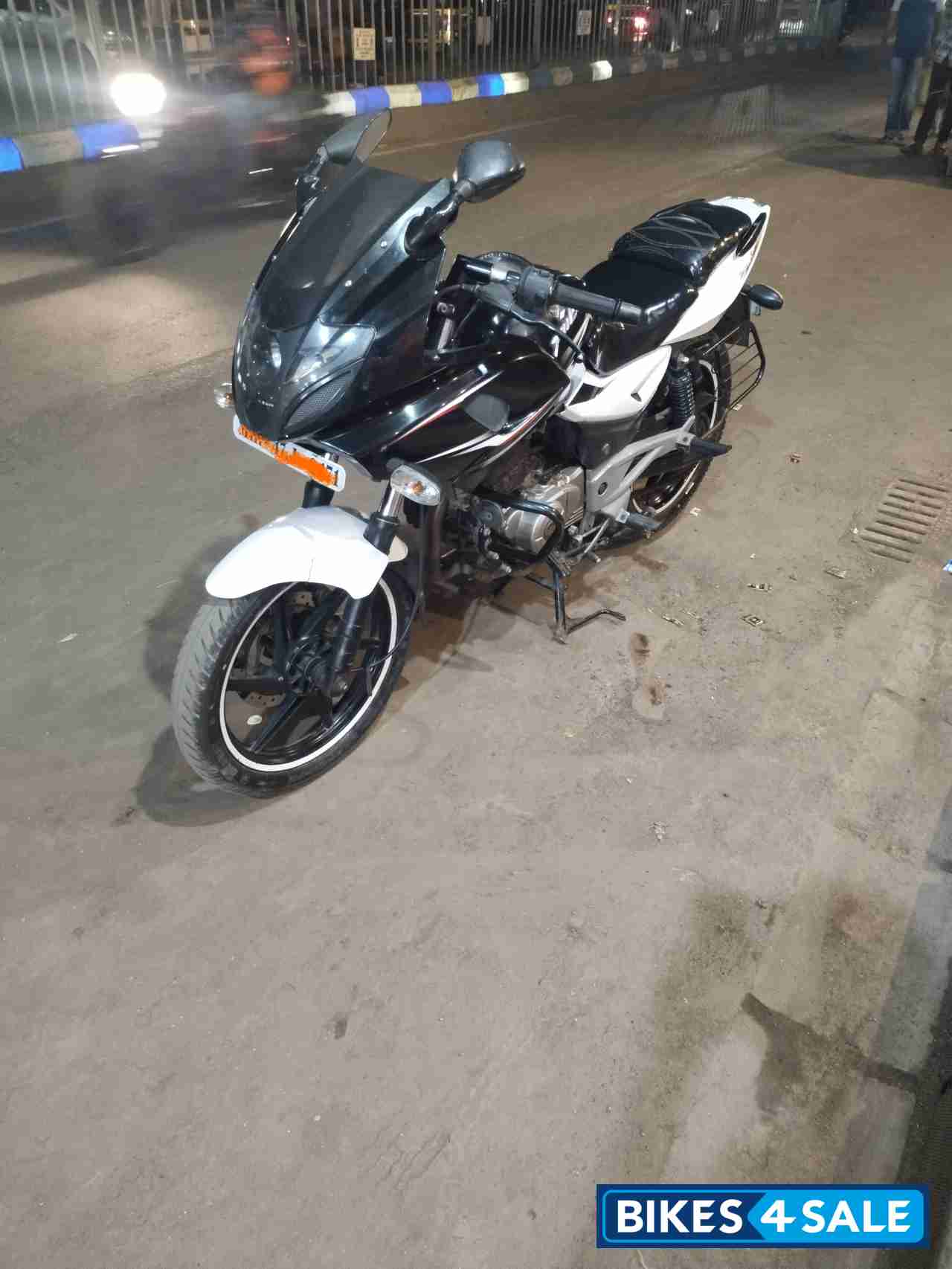 Bajaj Pulsar 220F