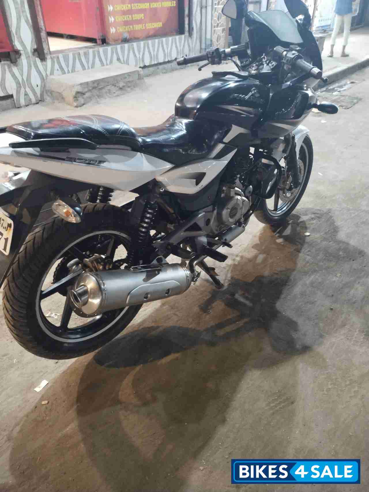 Bajaj Pulsar 220F