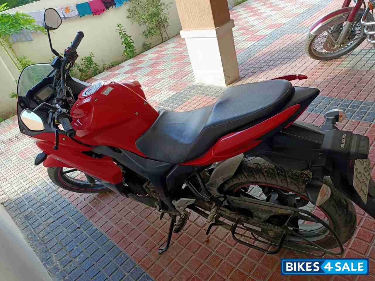 Pearl Mira Red/ Matte Black Suzuki Gixxer SF