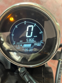 Yezdi Scrambler Dual Tone