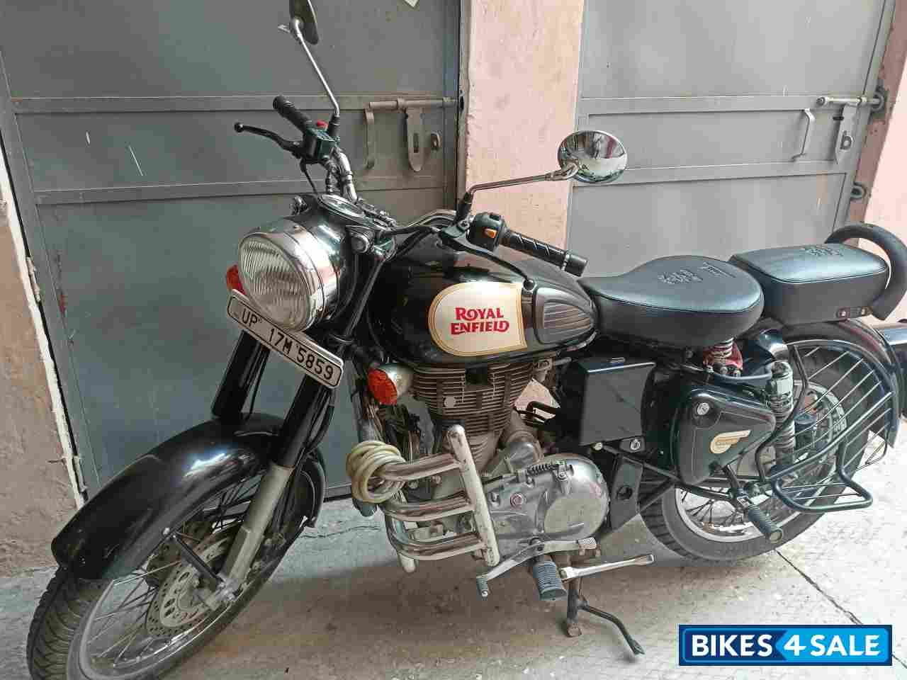 Black Royal Enfield Classic 350 Black Royal Enfield Classic 350