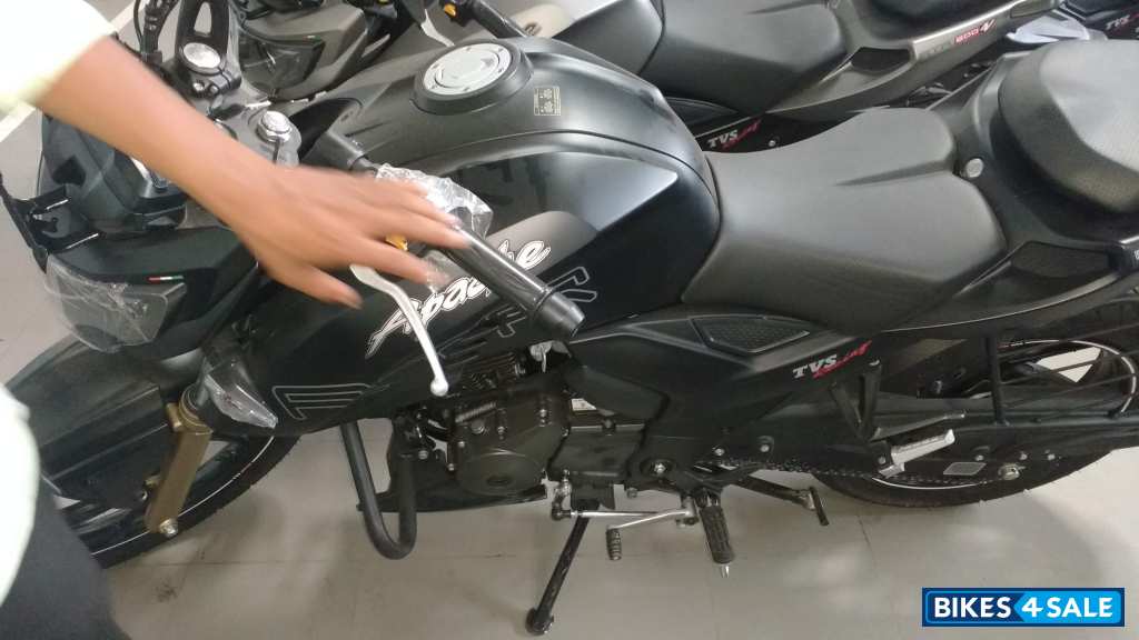 Mate Black TVS Apache RTR 200 4V ABS