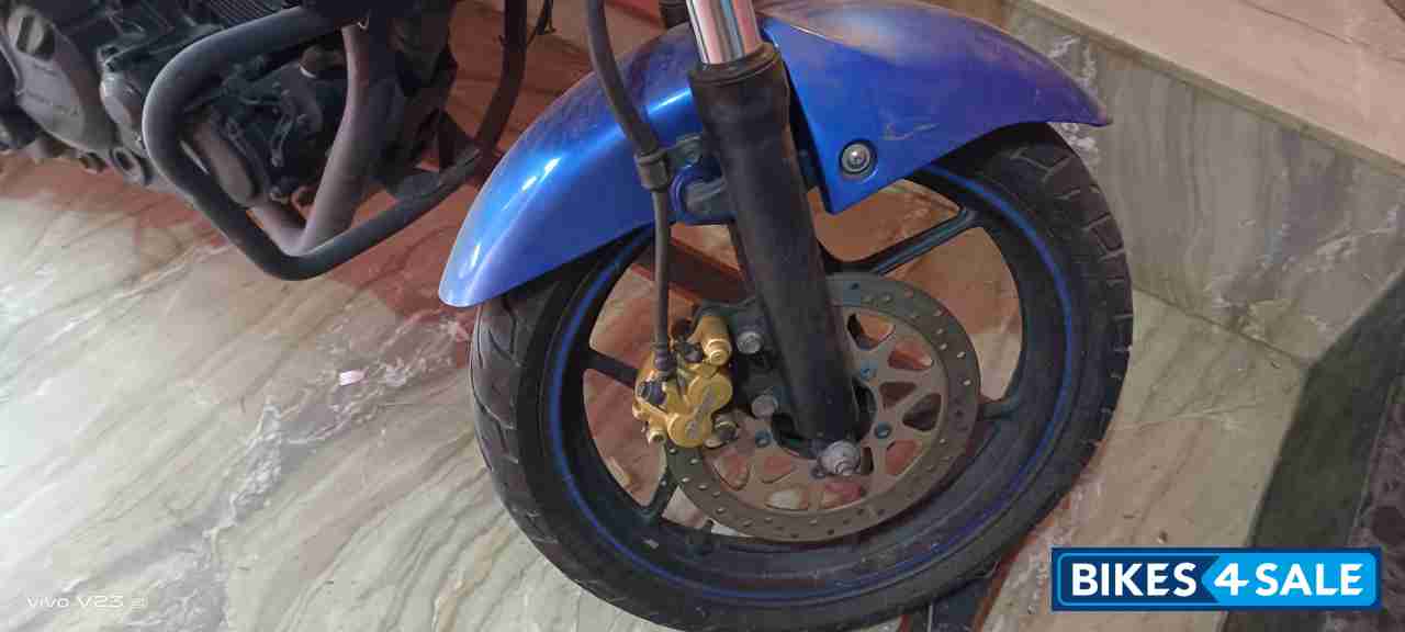 White Blue Suzuki Gixxer 150