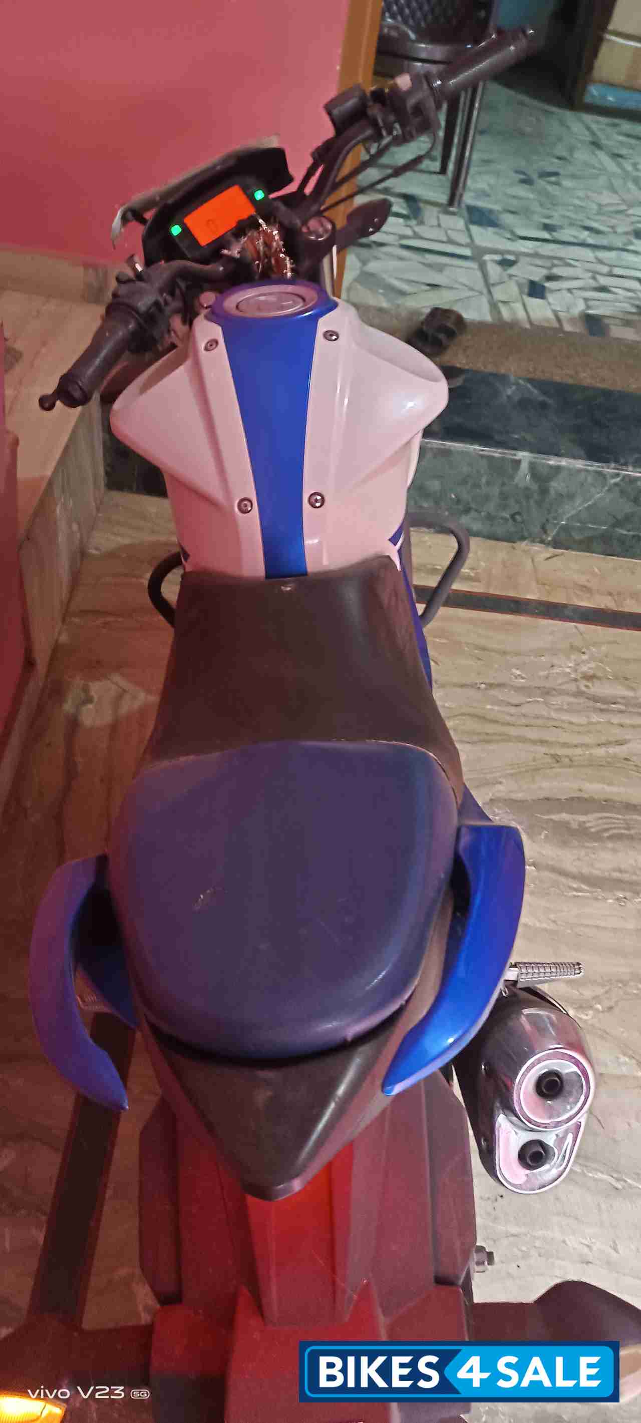 White Blue Suzuki Gixxer 150