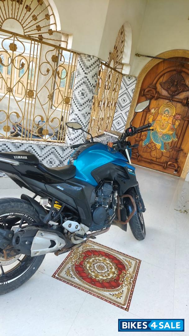 Blue Yamaha FZ25