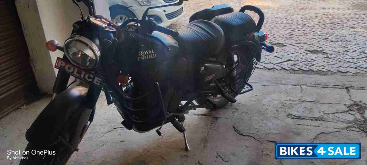 Black Royal Enfield Classic 350 Dual Channel BS6