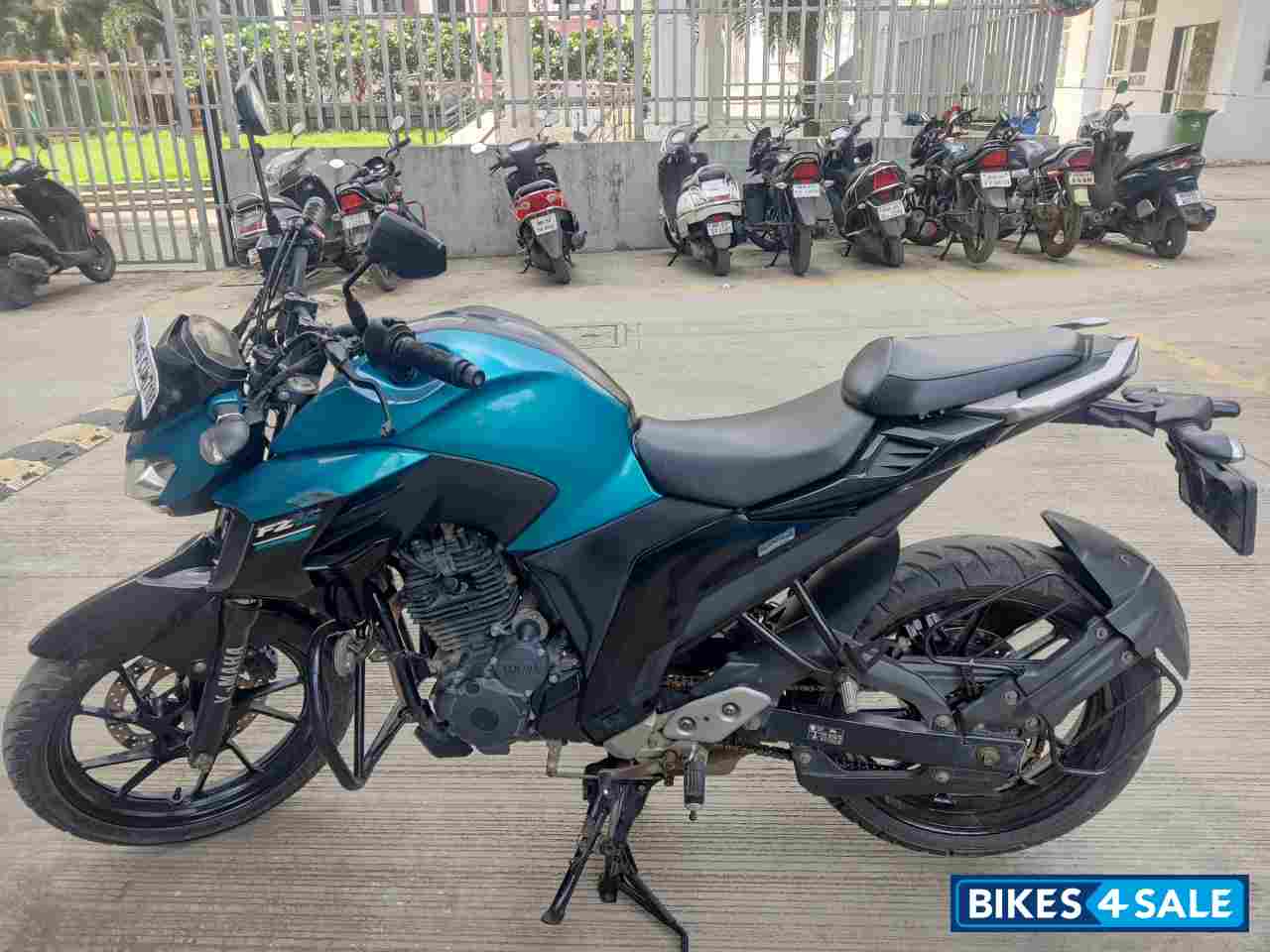 Ballistic Blue Yamaha FZ25 Ballistic Blue Yamaha FZ25